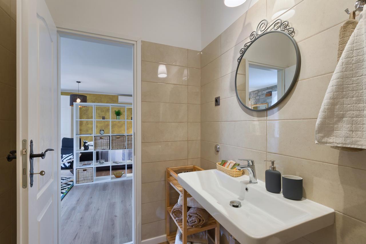 Luxury Apartment Fabris Ровин Екстериор снимка