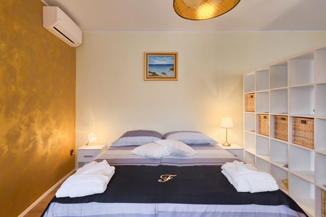 Luxury Apartment Fabris Ровин Екстериор снимка